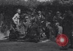 Standbild American 3rd Armored Division Eingabe Städte in Zweiten Weltkrieg Ciral France, 1944, aus Sekunde 12 historischem Filmmaterial Videoclip 65675034882