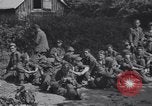 Standbild American 3rd Armored Division Eingabe Städte in Zweiten Weltkrieg Ciral France, 1944, aus Sekunde 16 historischem Filmmaterial Videoclip 65675034882