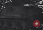 Standbild American 3rd Armored Division Eingabe Städte in Zweiten Weltkrieg Ciral France, 1944, aus Sekunde 21 historischem Filmmaterial Videoclip 65675034882