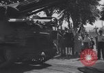Standbild American 3rd Armored Division Eingabe Städte in Zweiten Weltkrieg Ciral France, 1944, aus Sekunde 22 historischem Filmmaterial Videoclip 65675034882