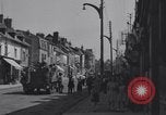 Standbild American 3rd Armored Division Eingabe Städte in Zweiten Weltkrieg Ciral France, 1944, aus Sekunde 30 historischem Filmmaterial Videoclip 65675034882