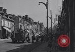 Standbild American 3rd Armored Division Eingabe Städte in Zweiten Weltkrieg Ciral France, 1944, aus Sekunde 32 historischem Filmmaterial Videoclip 65675034882