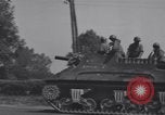 Standbild American 3rd Armored Division Eingabe Städte in Zweiten Weltkrieg Ciral France, 1944, aus Sekunde 42 historischem Filmmaterial Videoclip 65675034882