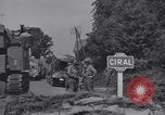Standbild American 3rd Armored Division Eingabe Städte in Zweiten Weltkrieg Ciral France, 1944, aus Sekunde 50 historischem Filmmaterial Videoclip 65675034882