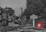 Standbild American 3rd Armored Division Eingabe Städte in Zweiten Weltkrieg Ciral France, 1944, aus Sekunde 51 historischem Filmmaterial Videoclip 65675034882