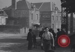 Standbild American 3rd Armored Division Eingabe Städte in Zweiten Weltkrieg Ciral France, 1944, aus Sekunde 53 historischem Filmmaterial Videoclip 65675034882