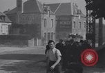 Standbild American 3rd Armored Division Eingabe Städte in Zweiten Weltkrieg Ciral France, 1944, aus Sekunde 54 historischem Filmmaterial Videoclip 65675034882