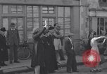 Standbild American 3rd Armored Division Eingabe Städte in Zweiten Weltkrieg Ciral France, 1944, aus Sekunde 55 historischem Filmmaterial Videoclip 65675034882