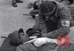 Immagine di American unità mediche Troyes Francia, 1944, secondo 31 filmato di repertorio 65675034890