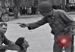 Immagine di American unità mediche Troyes Francia, 1944, secondo 42 filmato di repertorio 65675034890