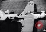 Standbild US Naval Task Force raids Japanisch gehaltenen Gilbert und Marshall Inseln Pacific Theater, 1942, aus Sekunde 21 historischem Filmmaterial Videoclip 65675034908