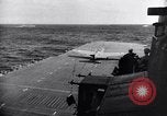 Standbild US Naval Task Force raids Japanisch gehaltenen Gilbert und Marshall Inseln Pacific Theater, 1942, aus Sekunde 25 historischem Filmmaterial Videoclip 65675034908