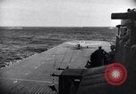 Standbild US Naval Task Force raids Japanisch gehaltenen Gilbert und Marshall Inseln Pacific Theater, 1942, aus Sekunde 26 historischem Filmmaterial Videoclip 65675034908
