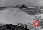 Standbild US Naval Task Force raids Japanisch gehaltenen Gilbert und Marshall Inseln Pacific Theater, 1942, aus Sekunde 50 historischem Filmmaterial Videoclip 65675034908