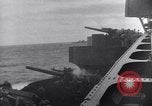 Standbild US Naval Task Force raids Japanisch gehaltenen Gilbert und Marshall Inseln Pacific Theater, 1942, aus Sekunde 55 historischem Filmmaterial Videoclip 65675034908