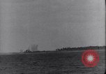Standbild US Naval Task Force raids Japanisch gehaltenen Gilbert und Marshall Inseln Pacific Theater, 1942, aus Sekunde 58 historischem Filmmaterial Videoclip 65675034908