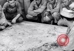 Standbild amerikanischen Fallschirmjäger Nadzab New Guinea, 1943, aus Sekunde 7 historischem Filmmaterial Videoclip 65675034911