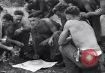 Standbild amerikanischen Fallschirmjäger Nadzab New Guinea, 1943, aus Sekunde 17 historischem Filmmaterial Videoclip 65675034911