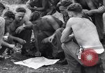 Standbild amerikanischen Fallschirmjäger Nadzab New Guinea, 1943, aus Sekunde 21 historischem Filmmaterial Videoclip 65675034911