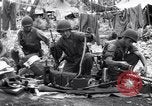 Standbild amerikanischen Fallschirmjäger Nadzab New Guinea, 1943, aus Sekunde 28 historischem Filmmaterial Videoclip 65675034911