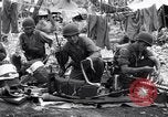 Standbild amerikanischen Fallschirmjäger Nadzab New Guinea, 1943, aus Sekunde 29 historischem Filmmaterial Videoclip 65675034911