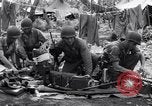 Standbild amerikanischen Fallschirmjäger Nadzab New Guinea, 1943, aus Sekunde 32 historischem Filmmaterial Videoclip 65675034911