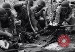 Standbild amerikanischen Fallschirmjäger Nadzab New Guinea, 1943, aus Sekunde 33 historischem Filmmaterial Videoclip 65675034911