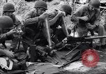 Standbild amerikanischen Fallschirmjäger Nadzab New Guinea, 1943, aus Sekunde 37 historischem Filmmaterial Videoclip 65675034911