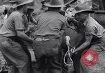 Standbild amerikanischen Fallschirmjäger Nadzab New Guinea, 1943, aus Sekunde 43 historischem Filmmaterial Videoclip 65675034911