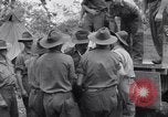 Standbild amerikanischen Fallschirmjäger Nadzab New Guinea, 1943, aus Sekunde 45 historischem Filmmaterial Videoclip 65675034911