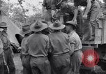 Standbild amerikanischen Fallschirmjäger Nadzab New Guinea, 1943, aus Sekunde 46 historischem Filmmaterial Videoclip 65675034911