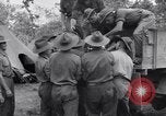 Standbild amerikanischen Fallschirmjäger Nadzab New Guinea, 1943, aus Sekunde 47 historischem Filmmaterial Videoclip 65675034911