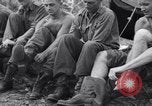 Standbild amerikanischen Fallschirmjäger Nadzab New Guinea, 1943, aus Sekunde 49 historischem Filmmaterial Videoclip 65675034911