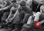 Standbild amerikanischen Fallschirmjäger Nadzab New Guinea, 1943, aus Sekunde 51 historischem Filmmaterial Videoclip 65675034911