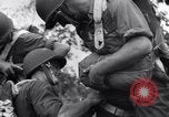 Standbild amerikanischen Fallschirmjäger Nadzab New Guinea, 1943, aus Sekunde 54 historischem Filmmaterial Videoclip 65675034911