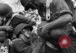 Standbild amerikanischen Fallschirmjäger Nadzab New Guinea, 1943, aus Sekunde 55 historischem Filmmaterial Videoclip 65675034911