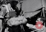 Standbild amerikanischen Fallschirmjäger Nadzab New Guinea, 1943, aus Sekunde 60 historischem Filmmaterial Videoclip 65675034911