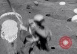 Immagine di I paracadutisti americani Nadzab Nuova Guinea, 1943, secondo 55 filmato di repertorio 65675034912
