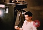 Image homme militaire Fort Richardson Alaska USA, 1954, de la seconde 49 séquences d'archives historiques vidéo 65675034948