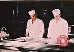 Image cuisiniers Fort Richardson Alaska USA, 1954, de la seconde 3 séquences d'archives historiques vidéo 65675034963