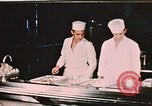 Image cuisiniers Fort Richardson Alaska USA, 1954, de la seconde 4 séquences d'archives historiques vidéo 65675034963