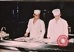 Image cuisiniers Fort Richardson Alaska USA, 1954, de la seconde 5 séquences d'archives historiques vidéo 65675034963