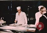 Image cuisiniers Fort Richardson Alaska USA, 1954, de la seconde 11 séquences d'archives historiques vidéo 65675034963
