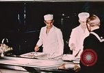 Image cuisiniers Fort Richardson Alaska USA, 1954, de la seconde 21 séquences d'archives historiques vidéo 65675034963