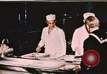Image cuisiniers Fort Richardson Alaska USA, 1954, de la seconde 22 séquences d'archives historiques vidéo 65675034963