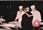 Image cuisiniers Fort Richardson Alaska USA, 1954, de la seconde 24 séquences d'archives historiques vidéo 65675034963