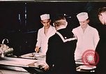 Image cuisiniers Fort Richardson Alaska USA, 1954, de la seconde 27 séquences d'archives historiques vidéo 65675034963