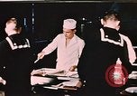 Image cuisiniers Fort Richardson Alaska USA, 1954, de la seconde 32 séquences d'archives historiques vidéo 65675034963