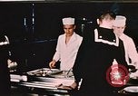 Image cuisiniers Fort Richardson Alaska USA, 1954, de la seconde 35 séquences d'archives historiques vidéo 65675034963