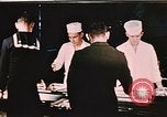 Image cuisiniers Fort Richardson Alaska USA, 1954, de la seconde 54 séquences d'archives historiques vidéo 65675034963